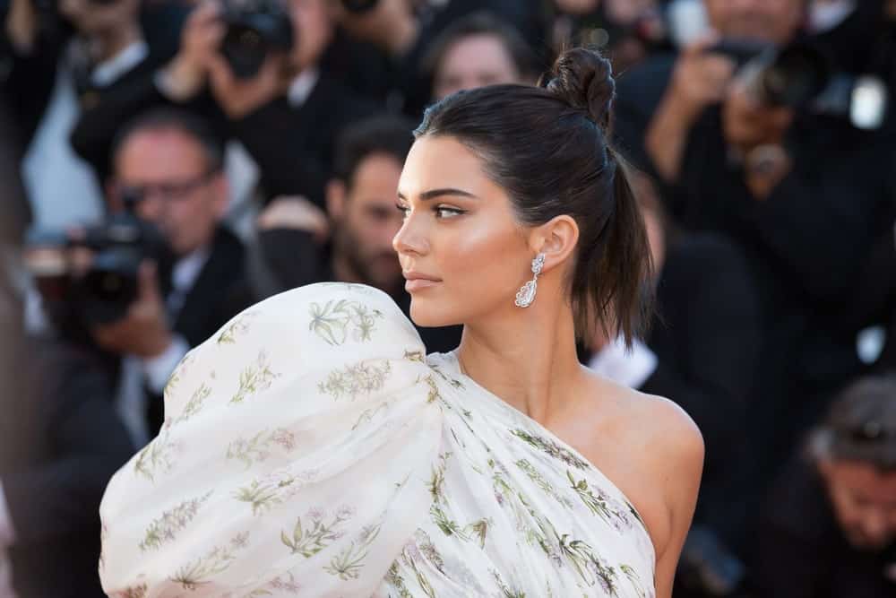 For those who think you can’t make elegant buns with short hair, look no further than Kendall Jenner for inspiration. The supermodel took half of her chin-length hair and twisted it up to the top of her hair in an elegant ballerina bun.