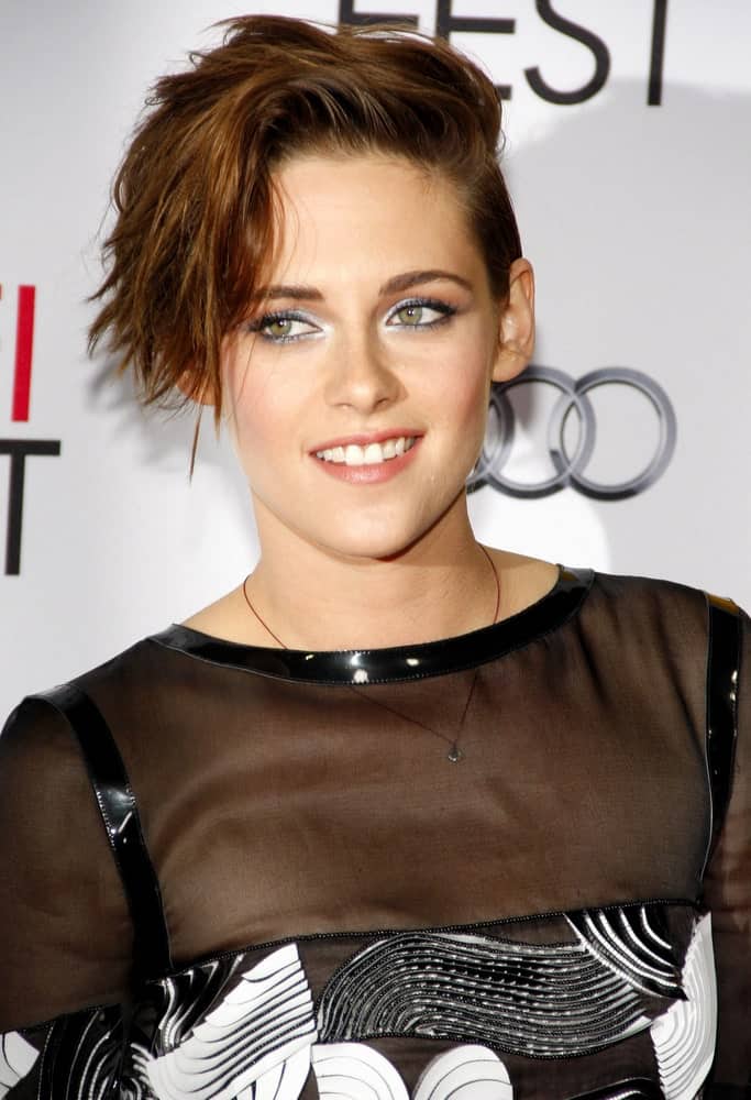 If you have a knack for experimenting with hair, perhaps take a leaf out of Kristen Stewart’s book. She absolutely rocks this super bold pixie-hairstyle that has a huge lock of hair swept to the side, and all the hair from other areas seem to have been tightly gelled back. This hairstyle certainly requires some guts and isn’t for the weak!