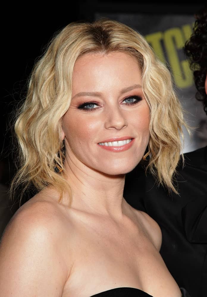 This is Elizabeth Banks looking super chic and fresh in this curled hairdo of hers. This hairstyle is s short bob with a middle parting and stiff waves like curls falling on either side of the face. Simple and beautiful best describe this hairstyle!