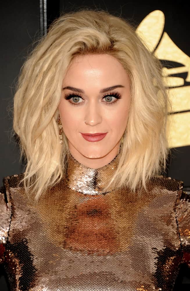 Katy Perry is usually all for vividly colored hair and funky hairstyles. So, when even she boldly embraces the layered bob haircut for women, you too should accept how popular this hairstyle really is. Layers are normally used to reduce the thickness or to cut down on a volumized look but even though she has opted for a lot of layers, the singer nonetheless, manages to retain the fluffed-up appearance. 