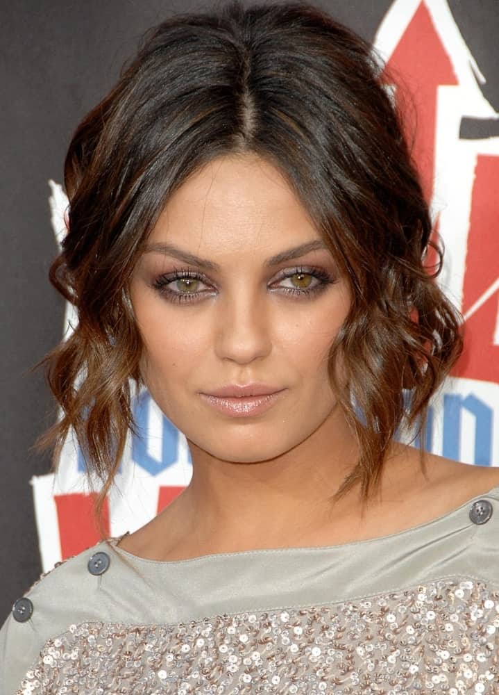 If you love Mila Kunis, then you will also love the hairstyling ideas that she drops every now and then. Rocking a new look quite frequently, the beautiful actress has surely proven the fact that if you go for a bob cut, you will still not run out of ways to style it despite the reduced length. Take notes from this example where we see the Hollywood charmer in a center-parted, deeply angular bob that features wispy, bouncy curls on both sides. Subtle highlights definitely won’t hurt either. 