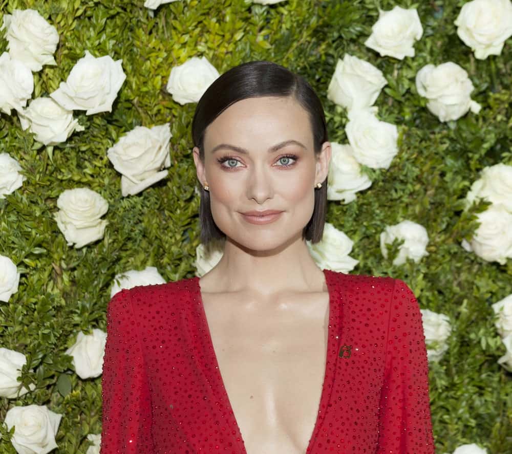If you have fine and short jaw-length hair, style them super-straight, like Olivia Wilde. Part your hair on the side and use just a few dabs of pomade to make it slick and glossy.