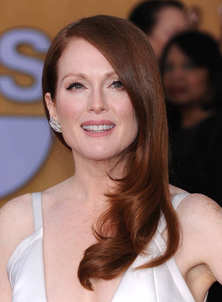 Julianne Moore looks gorgeous beyond words flaunting her naturally red hair in this glamorous side-swept style. She has trimmed her hair in a prominent step cut and then slightly curled the tips to add some more volume and texture.
