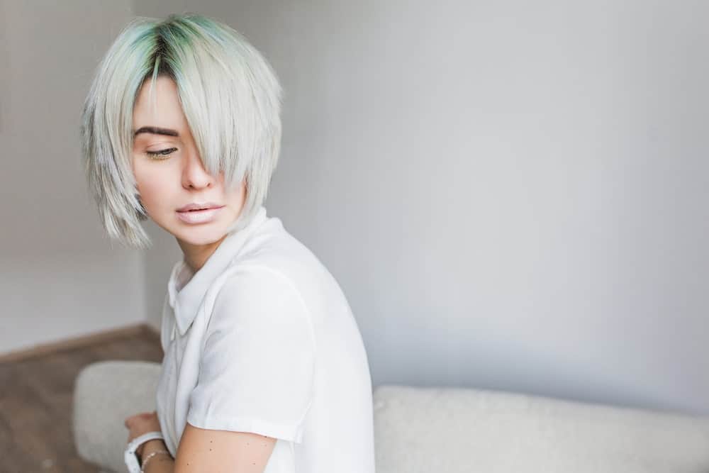 For those who embrace their grunge side, try this great look. Choppy lobs with jagged asymmetrical layers give lots of volume and drama to your hair. Dye your hair dove-white and add some bright turquoise dye just to the root of your hair to perfect the look.