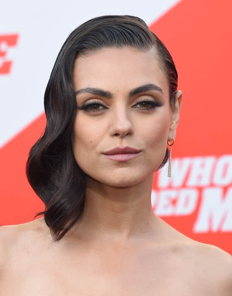Mila Kunis looks exquisite beyond words in this slick and gelled side-swept hairstyle that resembles a thick black spring hanging at the side. It’s a bold and daring style that must be taken into account if you want to set yourself apart from the crowd and look really captivating.