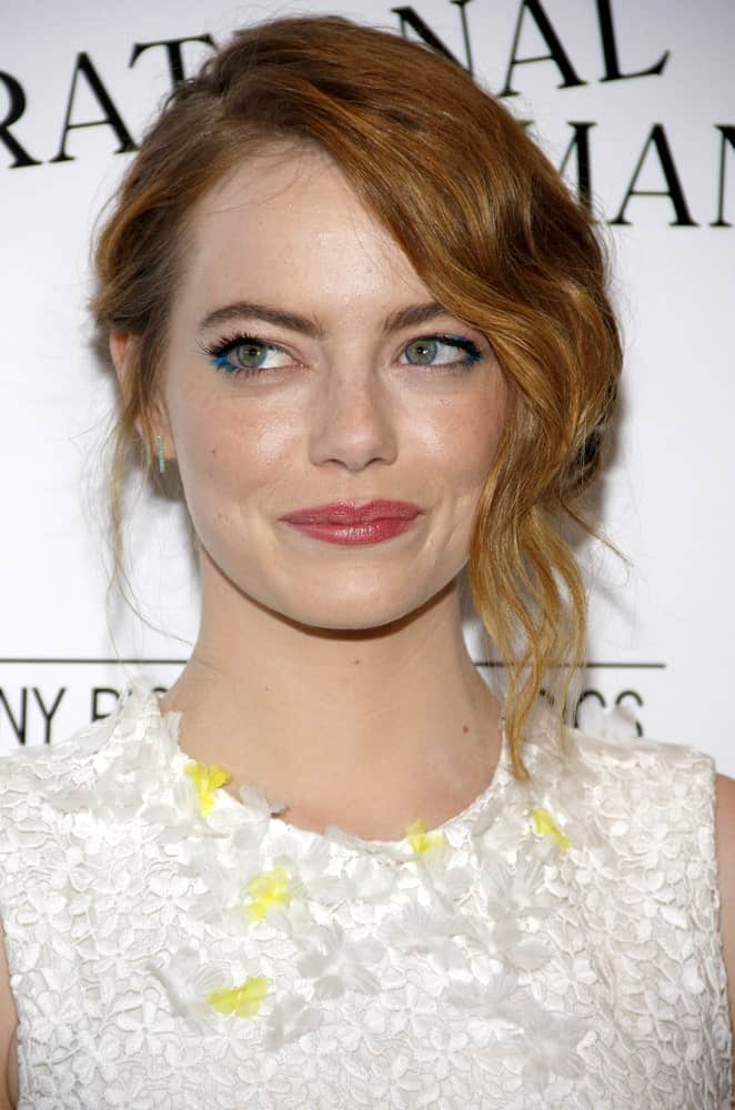 Natural redheads, who are envied for their impressive hair color, usually flaunt their hair by wearing it down. But if you want to go for an updo, you can let loose just one long lock at the side as the lovely Emma Stone has done here. This lets the color shine while keeping the strands out of your view at the same time.