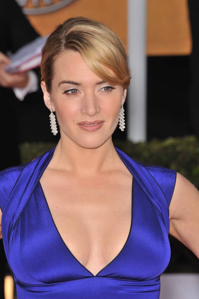 Here we see the famous Kate Winslet oozing beauty and grace in this elegant side-swept hairstyle for women. Securing her hair in a tight bun, the actress has opted for deep and long bangs at the side for a fancier finish.