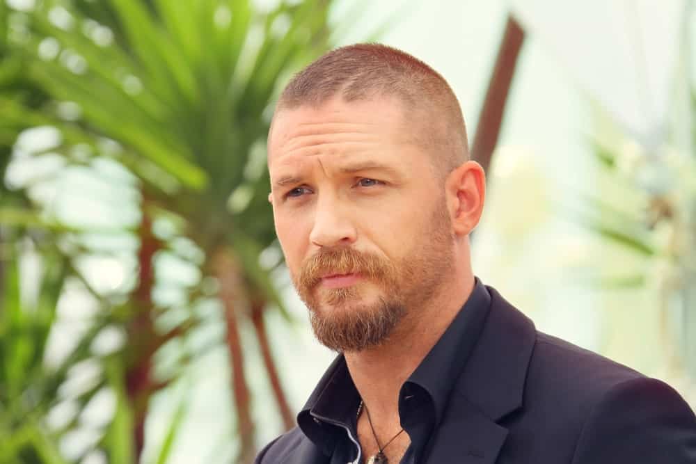 While not many people were happy with Tom Hardy’s shaved look, he actually pulled it off with great style! The actor shaved his head for his role in Star Trek: Nemesis and looked quite cool. He sported this look with a bit of facial scruff that greatly completed the overall look and also added quite a balance to it. 