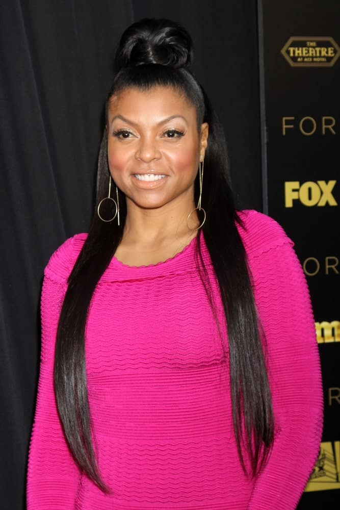 Girls all over the world dream of having lengthy, straight hair like Taraji P. Henson. And when the actress/ singer and author flaunts her long and silky hair in a high parted ponytail like this, the style is simply to die for. The ponytail stems from a chignon-style puffy bun that stresses the look all the more. 