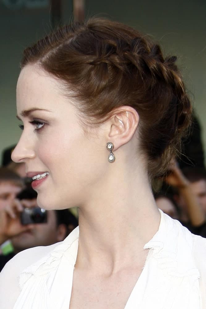 Note that the plait runs all across the back of her head in a diagonal style.
