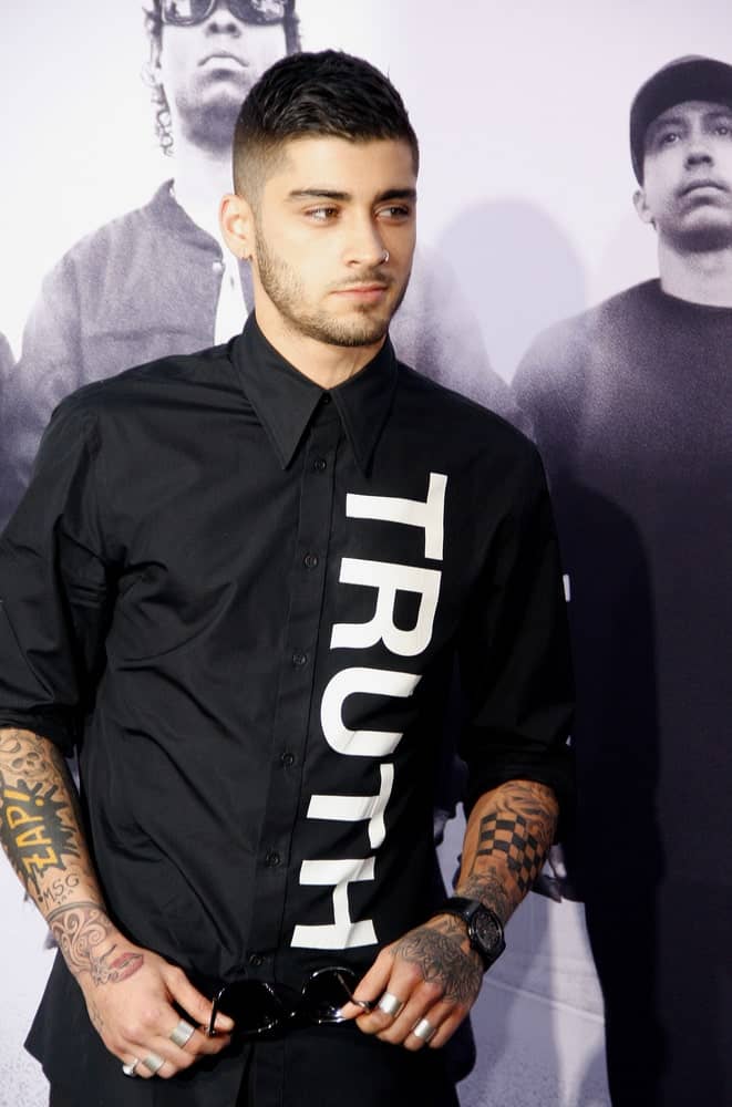 The band might have broken apart but there definitely came some good out of it – like a couple of good soundtracks and some hairstyling ideas for the fans. Zayn Malik’s extremely orderly fade features an impressive cut that rests most of his jet-black hair at the top and slowly clears out near the ear such that it forms a spectrum of dark black and dull gray shades.