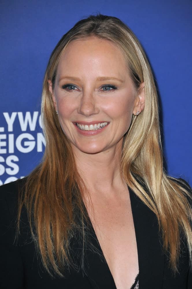 Anne Heche na výročním banketu Hollywood Foreign Press Association's Grants v hotelu Beverly Hilton.'s annual Grants Banquet at the Beverly Hilton Hotel.