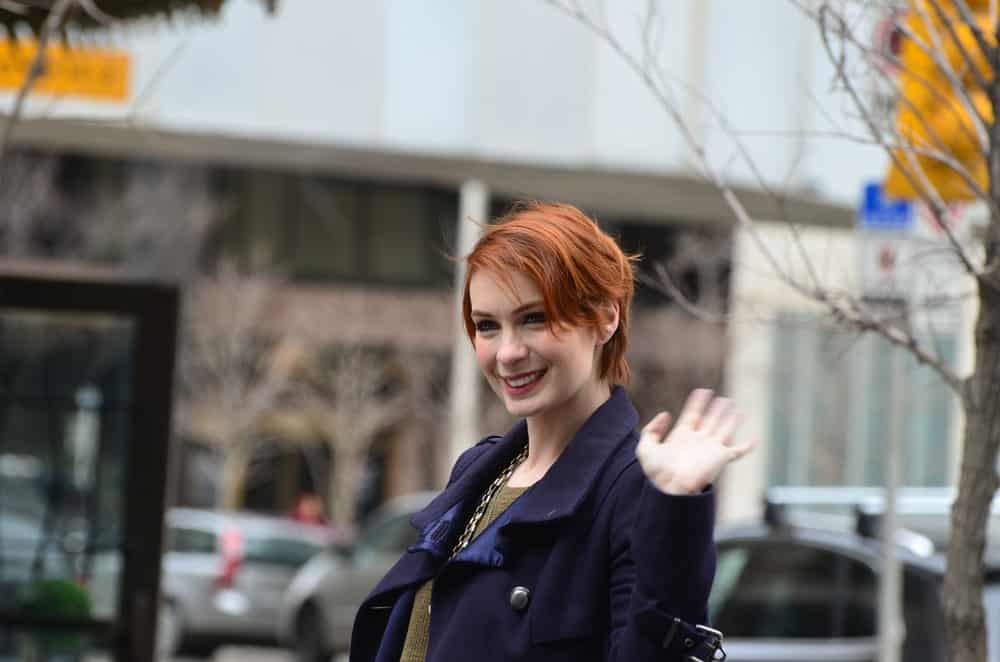 Comic and Entertainment Expo Parade L'attrice Felicia Day di Supernatural cavalca in parata procedendo al Calgary Comic Expo.