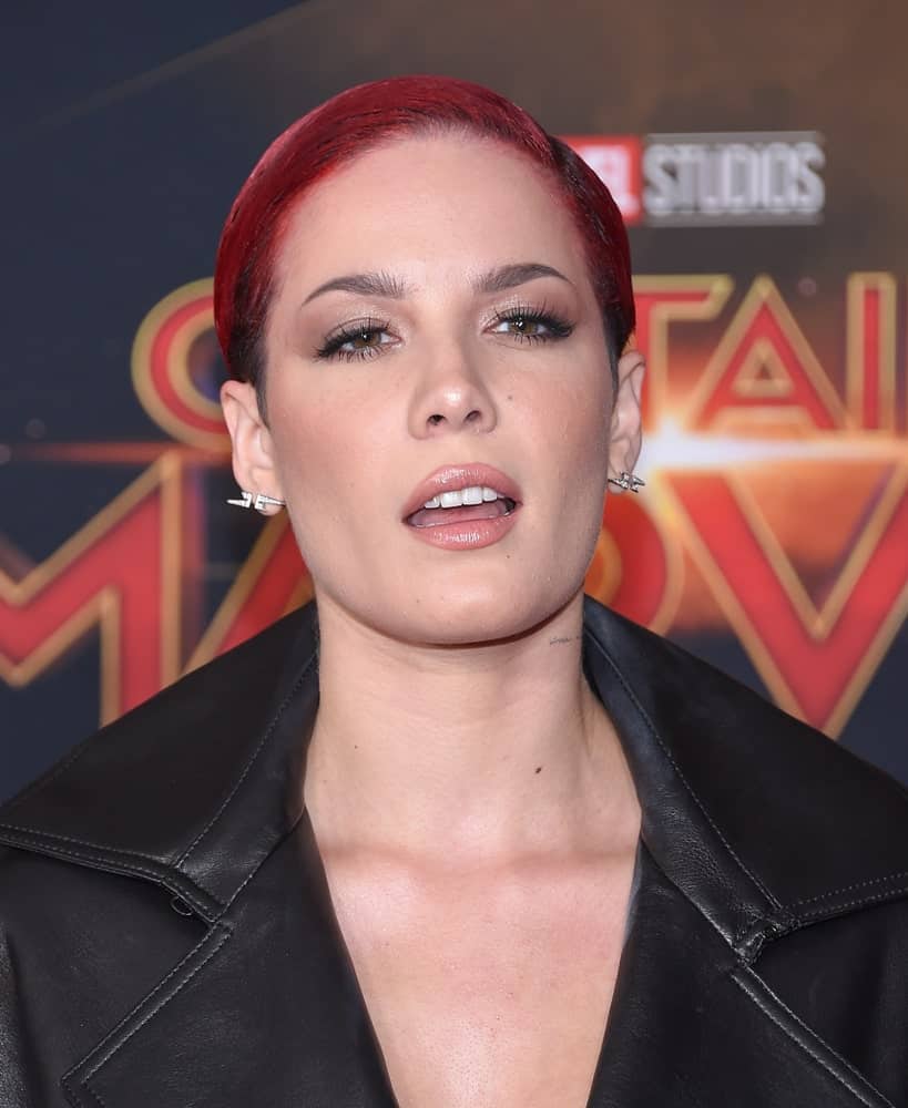 Halsey dorazila na světovou premiéru filmu 'Captain Marvel' 4. března 2019 v Hollywoodu, Kalifornie.'Captain Marvel' World Premiere on March 04, 2019 in Hollywood, CA.