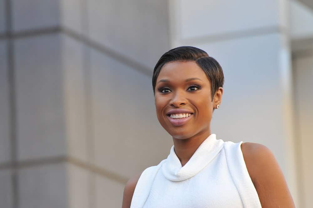 Aktorka a zpěvačka Jennifer Hudson je poctěna 2 512. hvězdou na hollywoodském chodníku slávy.