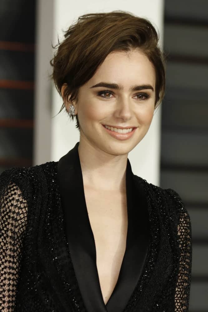 Lily Collins en la Fiesta de los Oscar de Vanity Fair 2015 en el Centro Wallis Annenberg para las Artes Escénicas el 22 de febrero de 2015 en Beverly Hills, CA.