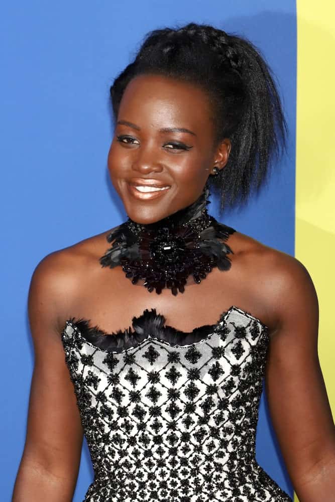 Lupita Nyong'o partecipa ai CFDA Awards al Brooklyn Museum il 4 giugno 2018, a New York.'o attends the CFDA Awards at the Brooklyn Museum on June 4, 2018, in New York.