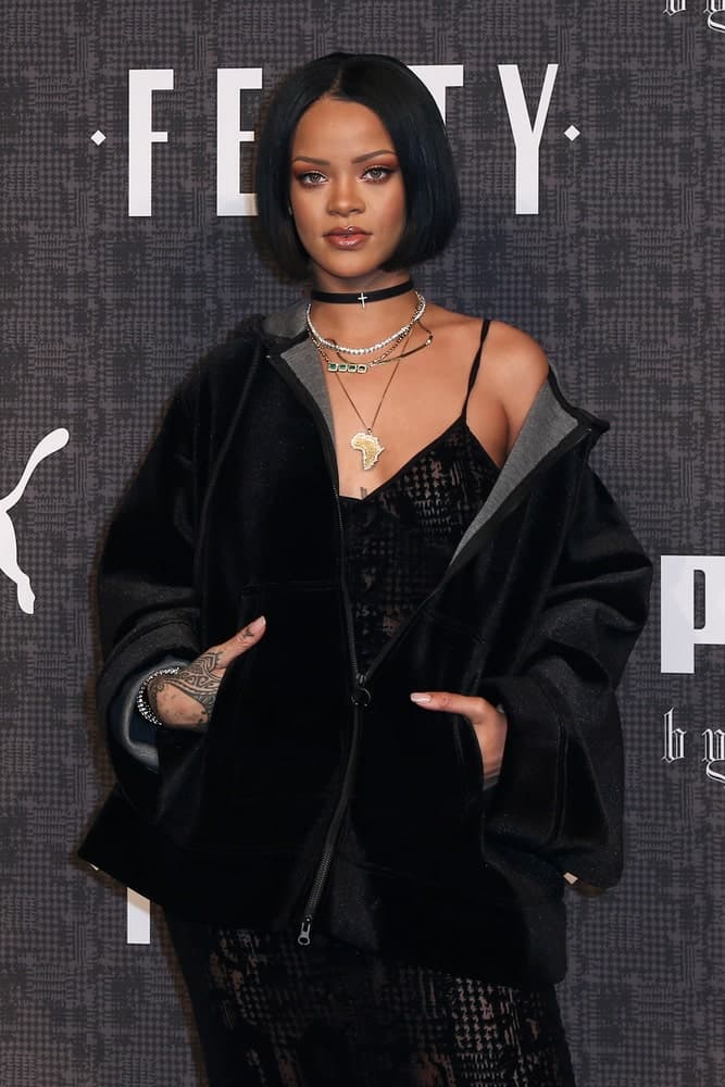 Rekordmanka Rihanna se účastní přehlídky kolekce FENTY PUMA by Rihanna AW16 během newyorského týdne módy podzim 2016 na 23 Wall Street 12. února 2016 v New Yorku