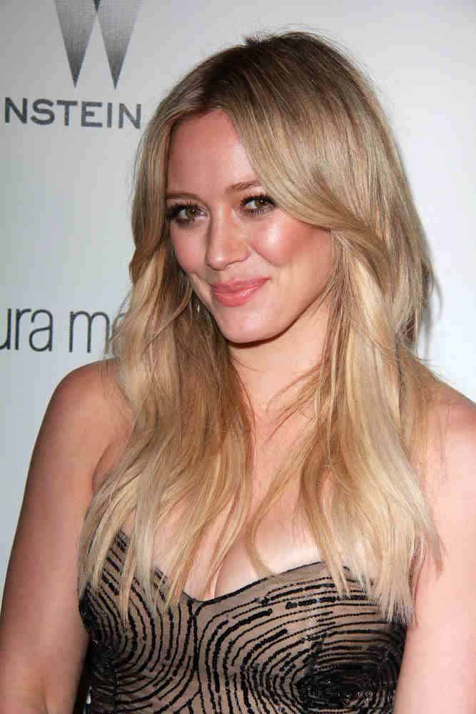 Hillary Duff had long straight hair back in January 2015. Her long blond hair was slightly tousled and loose with its center-parted hairstyle with layers.