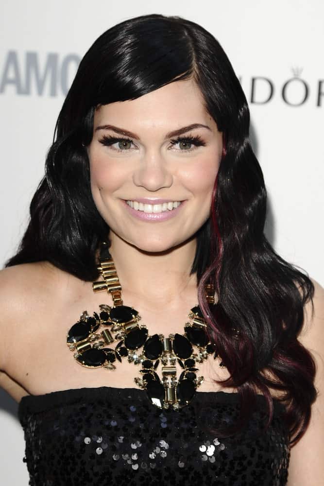 Last June 7, 2011, Jessie J attended the 2011 Glamour Awards at the Berkeley Square in London. She wore a black sequined strapless outfit that complements her earrings as well as her wavy black her with reddish highlights on the side.