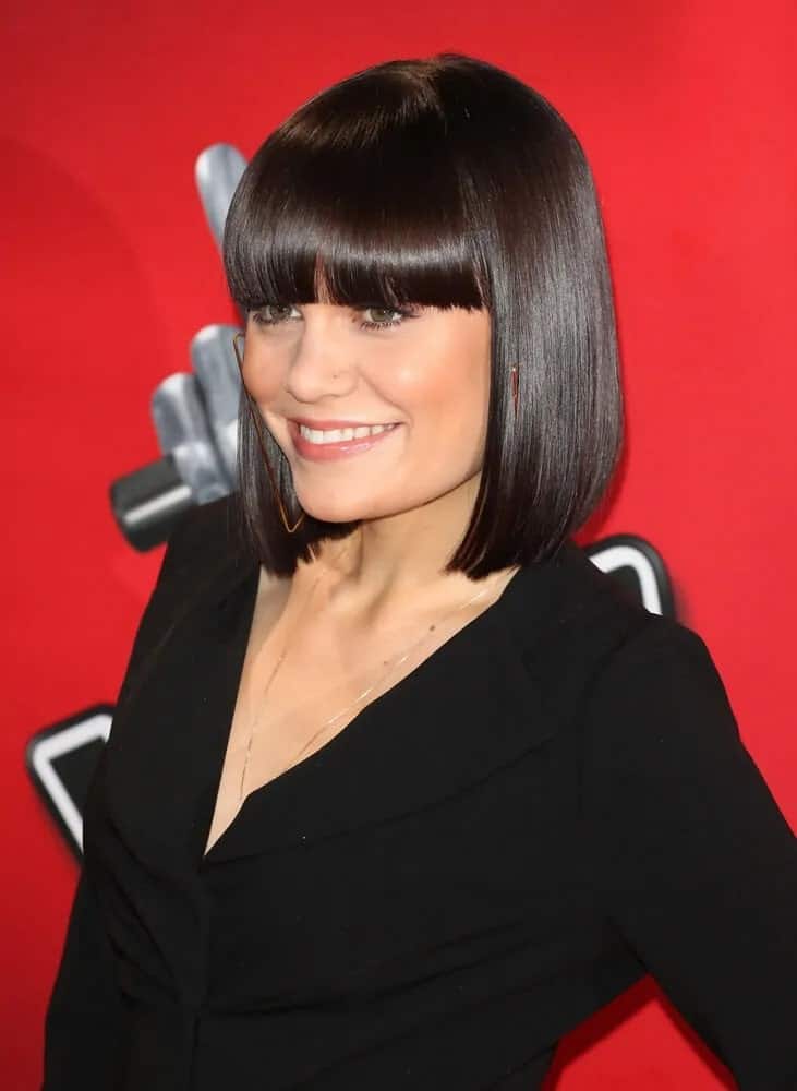 Jessie J went with this iconic look of straight raven bob with bangs paired with her black outfit last November 3, 2013 during the BBC’s The Voice UK Launch Photocall.