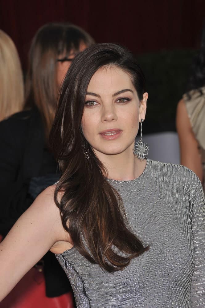 Michelle Monaghan was at the 16th Annual Screen Actors Guild Awards at the Shrine Auditorium last January 23, 2010 wearing a saucy gray dress to go with her side-swept wavy hair with subtle highlights.