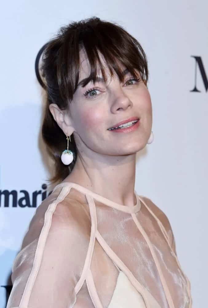 Michelle Monaghan wore this messy ponytail with wispy bangs that go past her eyebrows at the Marie Claire Image Makers Awards 2018.