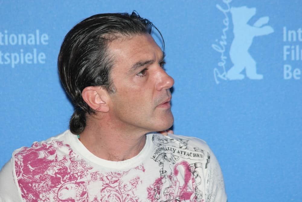 Actor Antonio Banderas attends a photocall to promote the movie 'Bordertown' during the 57th Berlin International Film Festival on February 15, 2007 in Berlin, Germany.