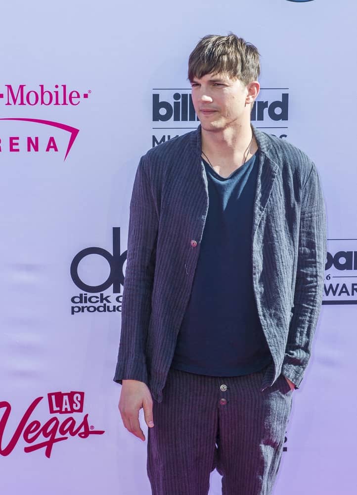 Actor Ashton Kutcher attended the 2016 Billboard Music Awards at T-Mobile Arena on May 22, 2016 in Las Vegas, Nevada. His relaxed smart casual outfit went quite well with his short fringe with a fade finish.