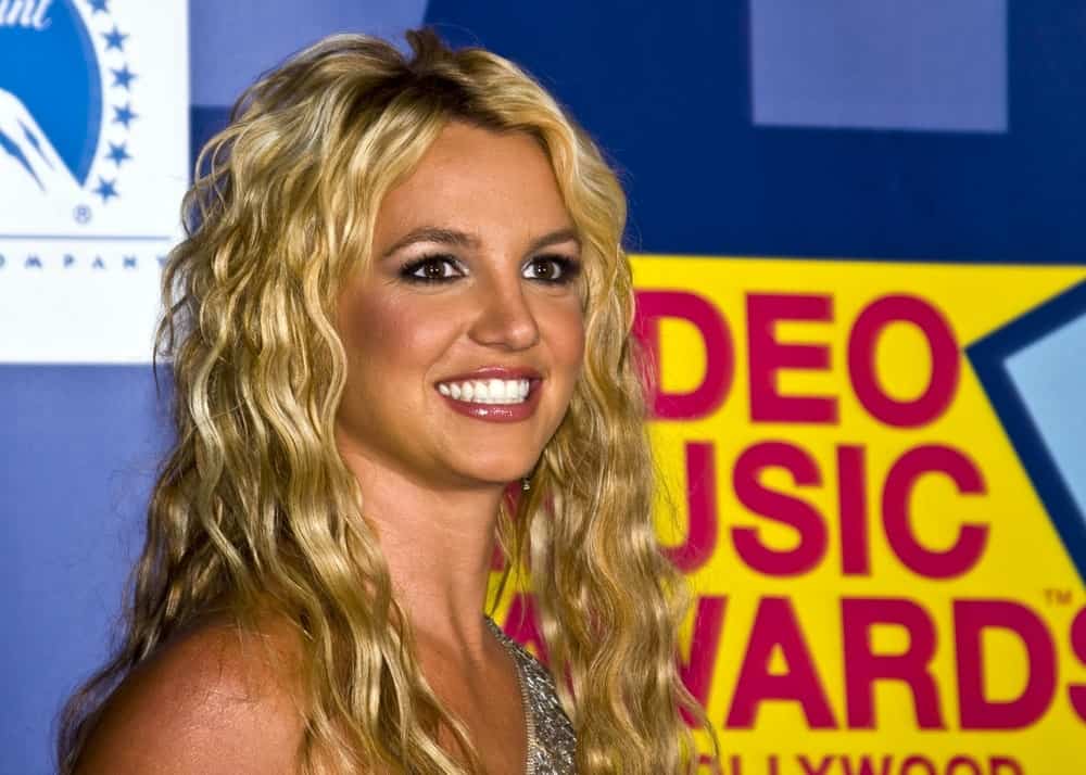 Singer Britney Spears flaunted her sandy blonde permed hair at the 2008 MTV Video Music Awards held at Paramount Pictures Studio last September 7th.