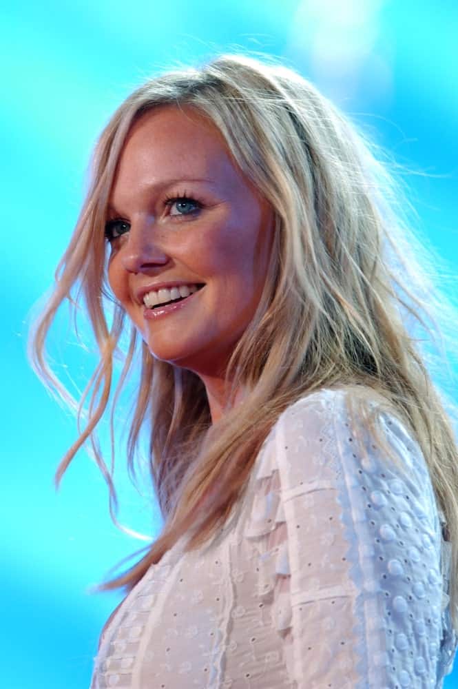The singer-songwriter exhibited her tousled blonde waves during the concert at the musical event “Festivalbar 2004” held on September 18th.