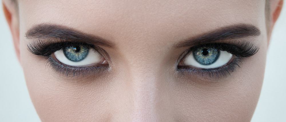 Gros plan sur les yeux d'une femme.'s eyes.