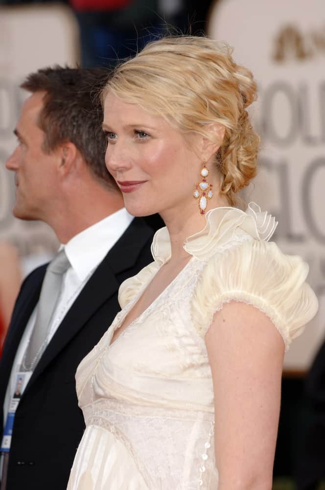 Gwyneth Paltrow wore a glamorous curly updo emphasizing her dangling earrings during the 63rd Annual Golden Globe Awards at the Beverly Hilton Hotel on January 16, 2006.