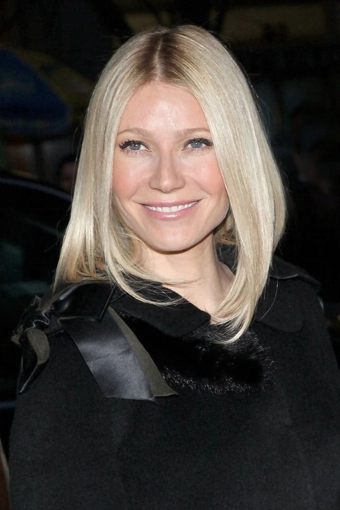 The actress had her blonde center-parted hair brushed inwardly during the VALENTINO THE LAST EMPEROR Premiere at the MoMA Museum of Modern Art, New York on March 17, 2009.