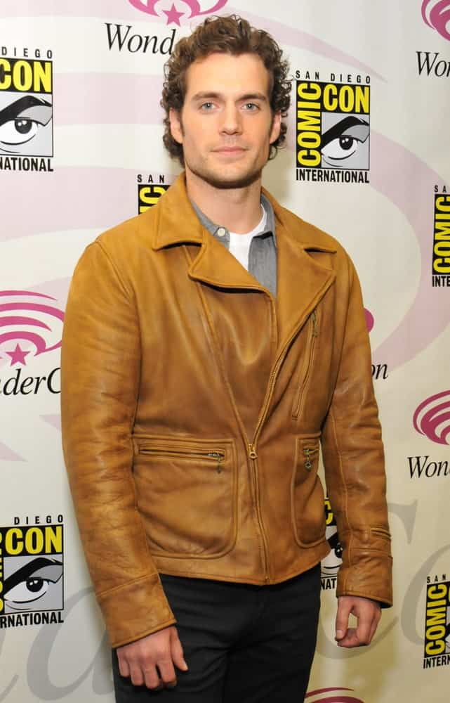 The actor poses for the gathered press during the Wonder-Con convention held on April 2, 2011. He sported an edgy yet classy look featuring his medium-length wavy hair paired with a brown leather jacket.