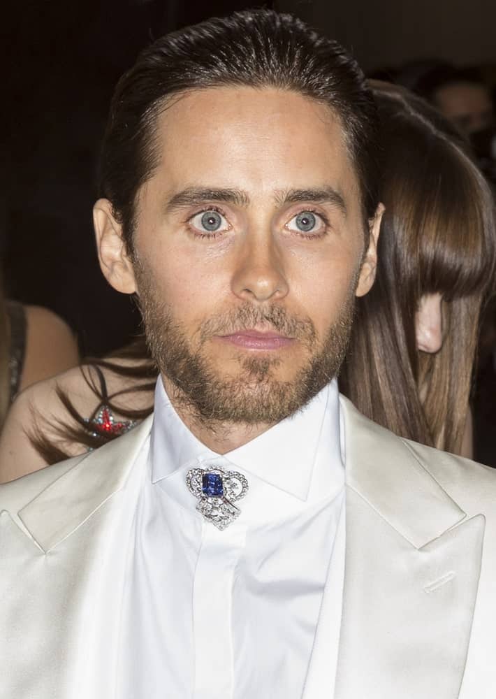 The actor arrived at the Manus x Machina Fashion in an Age of Technology Costume Institute Gala on May 2, 2016 with a neat slicked back complementing his silky white suit.