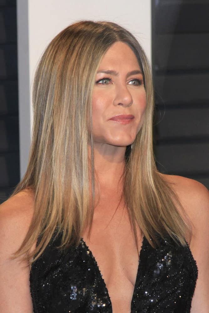 Jennifer Aniston exhibited a sleek look with her medium-length straight hair paired with a black sequined dress. This look was worn at the 2017 Vanity Fair Oscar Party at the Wallis Annenberg Center on February 26, 2017.
