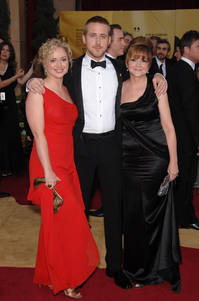 Ryan Gosling was with his mother and sister at the 79th Annual Academy Awards at the Kodak Theatre, Hollywood on February 26, 2007. Ryan Gosling paired his classy tux with a neat and short crew cut hairstyle.