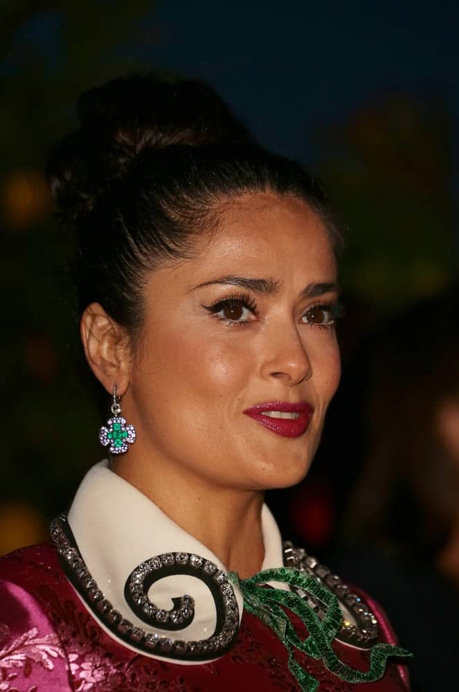 Salma Hayek was spotted at the François and Maryvonne Pinault Gala dinner last May 10, 2017, at Fondazione Giorgio Cini in Venice, Italy with her slick high bun updo that always gives her an elegant look.