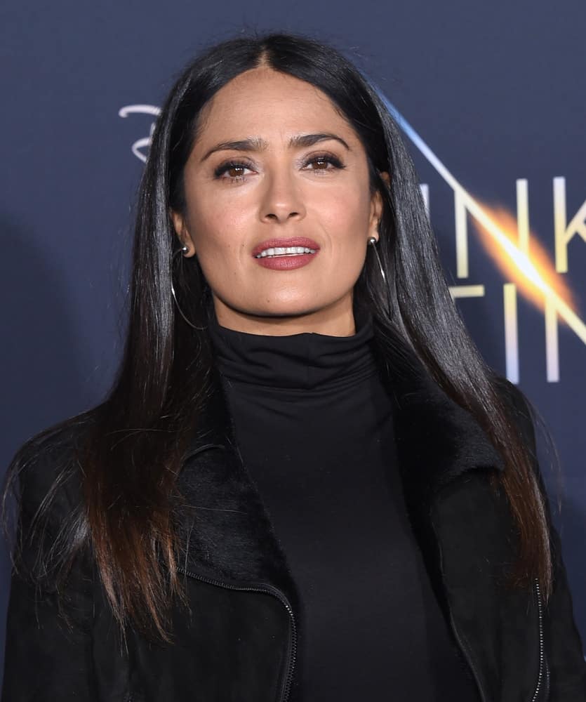 Salma Hayek arrived for the “A Wrinkle In Time” World Premiere last February 26, 2018, in Hollywood with an all-black ensemble outfit to pair with her casual loose and tousled straight hair with highlights.