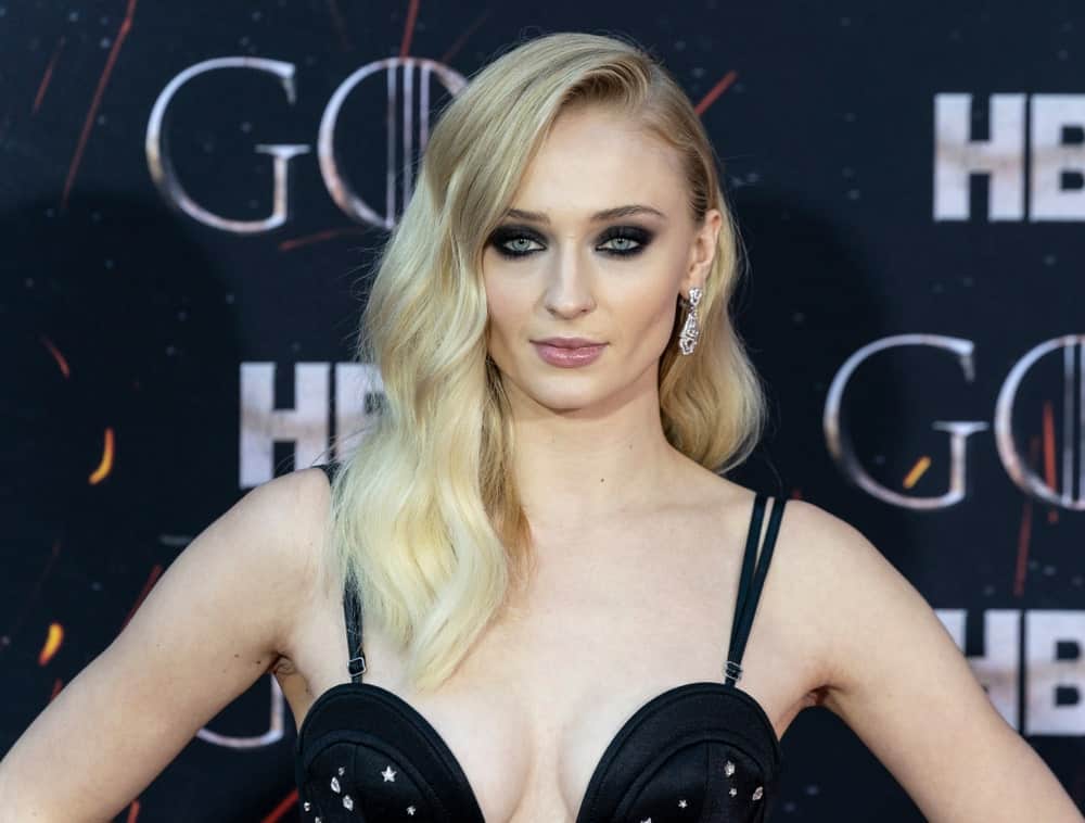 On April 3, 2019, Sophie Turner arrived at the HBO Game of Thrones final season premiere at Radio City Music Hall with side-swept blonde waves beautifully contrasted by her black smokey eyes.