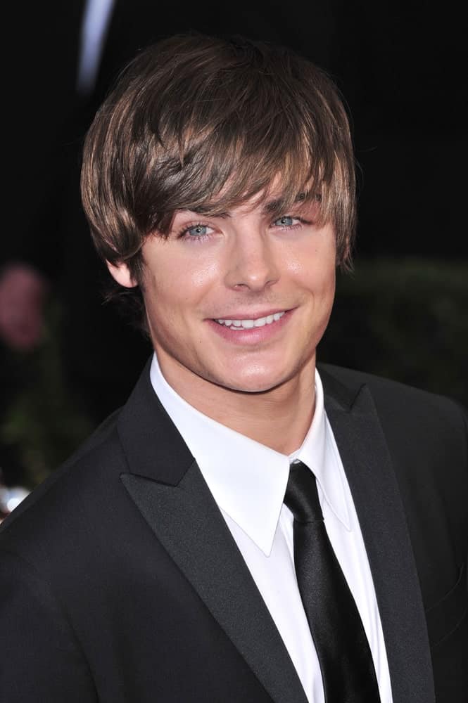 Zac Efron in a black suit and fringe hairstyle, photo taken at the 14th Annual Screen Actors Guild Awards on January 27, 2008.