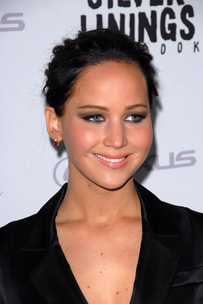 Jennifer Lawrence wore a lovely black smart casual attire at the ‘Silver Linings Playbook’ LA Premiere at Academy of Motion Picture Arts and Sciences on November 19, 2012, in Beverly Hills, CA. She paired this with smokey eyes and a messy bun hairstyle with a jet black hue.