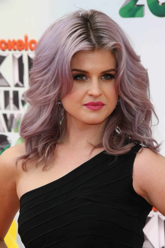 Kelly Osbourne with her iconic purple-colored hairstyle and black dress combination. She looks absolutely gorgeous here on March 31, 2012.