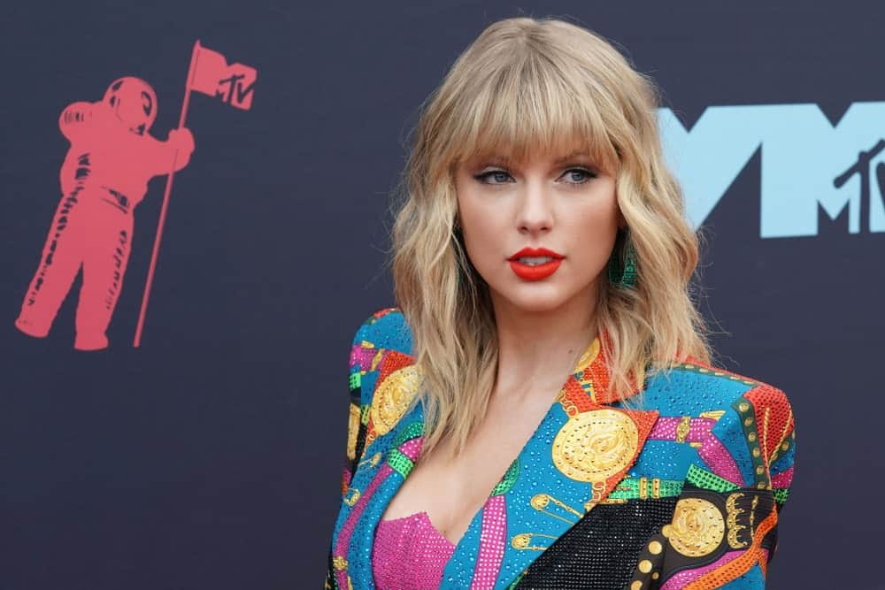 Taylor Swift attended the MTV Video Music Awards at the Prudential Center on August 26, 2019, in an edgy outfit paired with her beach waves and full fringe.