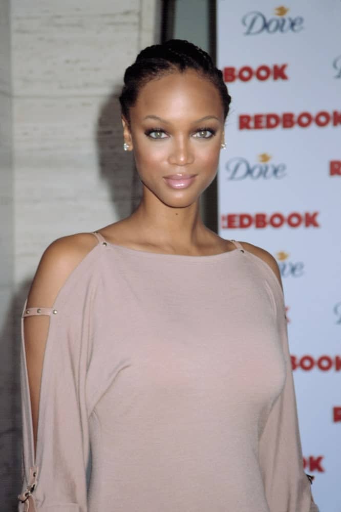 Tyra Banks attended the Redbook’s Mothers & Shakers Awards in New York on September 19, 2002. She wore a classy gray dress that she paired with a stylish braided cornrows hairstyle.