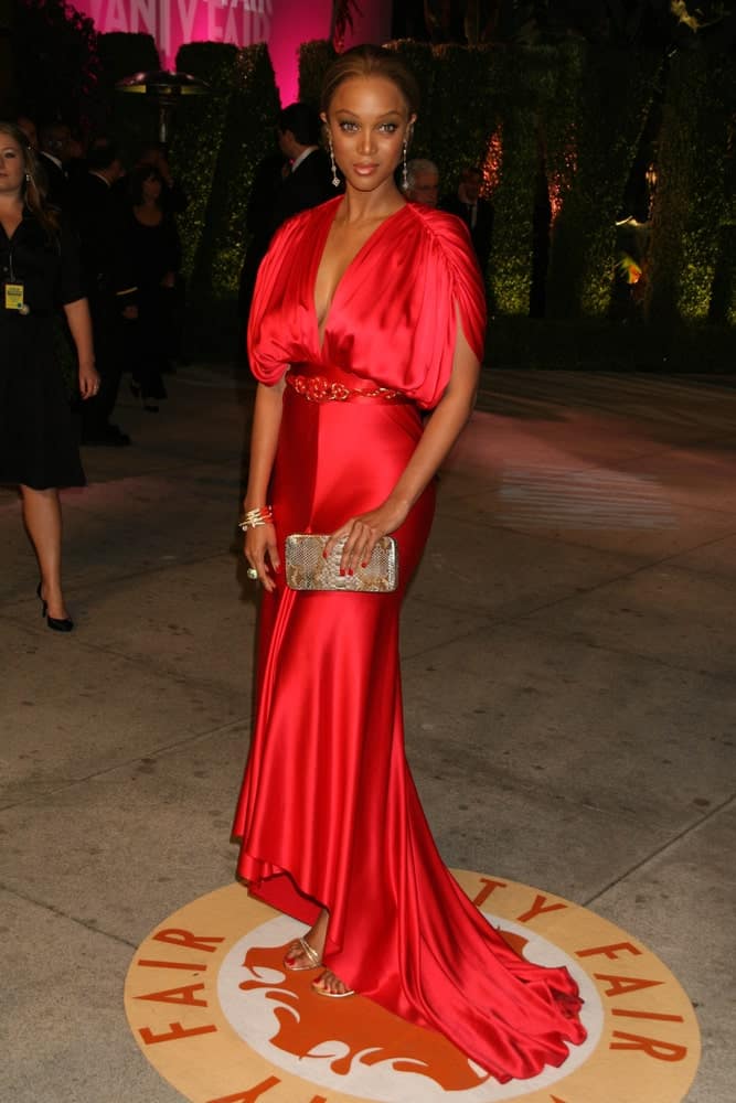On February 25, 2007, Tyra Banks’ lovely red dress was complemented by her classy and neat bun upstyle at the 2007 Vanity Fair Oscar Party held at the Mortons in West Hollywood, CA.