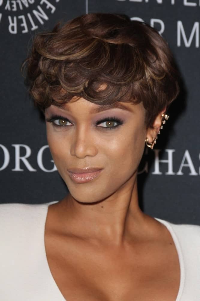 Tyra Banks’ beautiful pixie hairstyle was curly and tousled perfectly at the Paley Center’s Hollywood Tribute to African-Americans in TV at the Beverly Wilshire Hotel on October 26, 2015 in Beverly Hills, CA.
