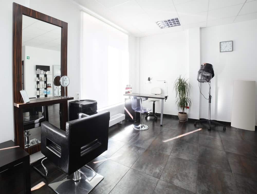 A bright and airy small salon with one hair station.