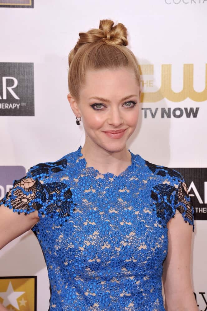 Amanda Seyfried was perfectly charming in her blue floral dress and neat top-knot bun upstyle that has a lovely sandy blond hue at the 18th Annual Critics’ Choice Movie Awards at Barker Hangar, Santa Monica Airport on January 10, 2013, in Santa Monica, CA.